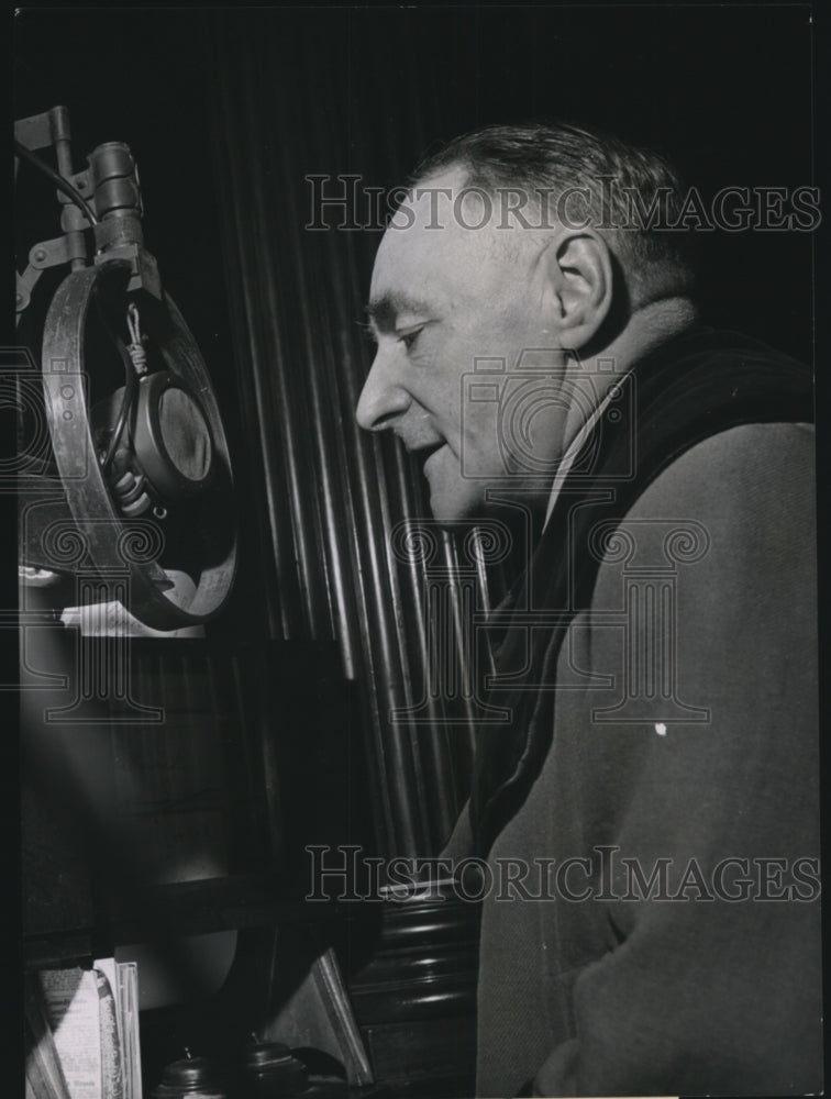 Press Photo Lloyd&#39;s Underwriters, London, England Senior Caller - Historic Images