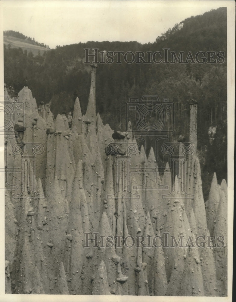 1930 Press Photo Earth Pillars near Bozen, Italy - Historic Images