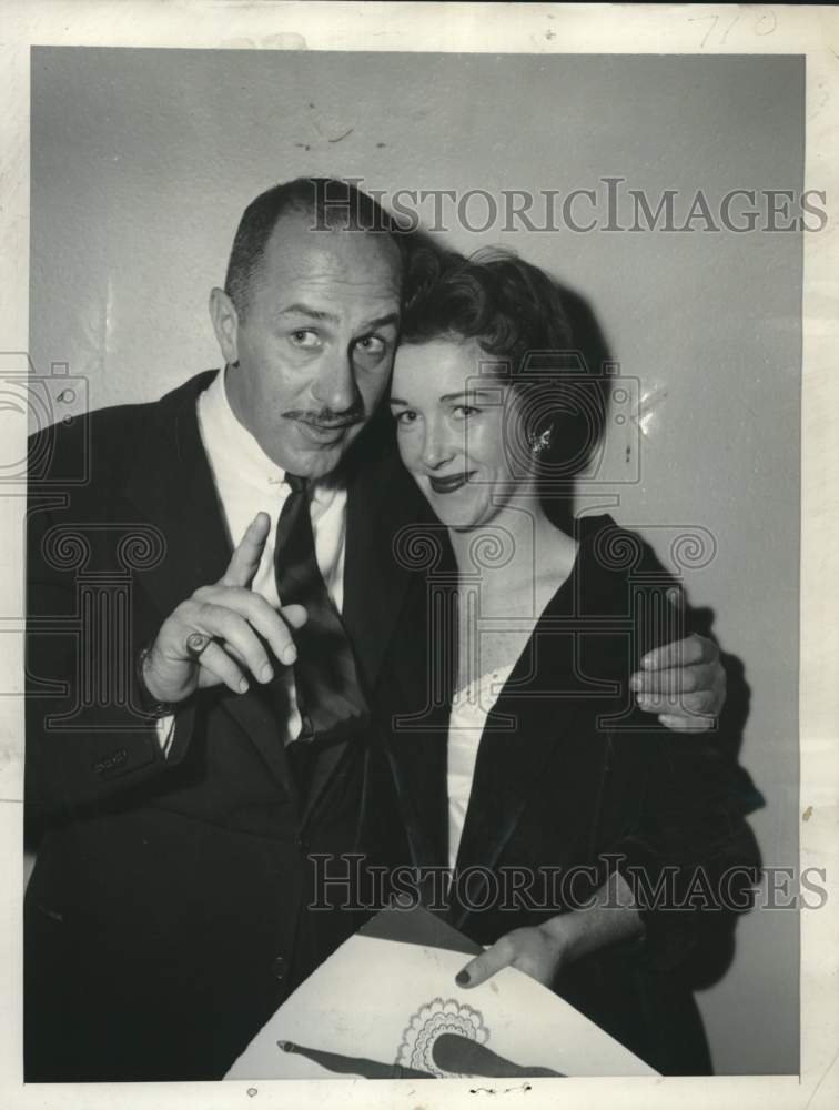 1954 Press Photo Keenan Wynn and bride Sharley Hudson at a Film Premiere - Historic Images