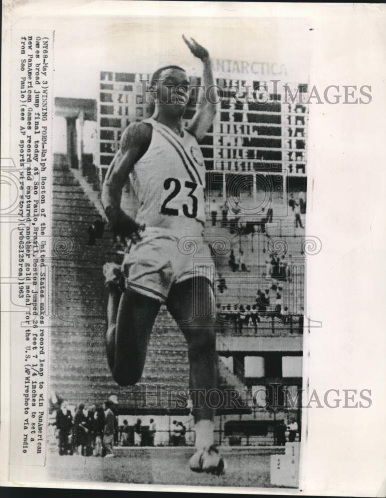 1963 Press Photo Brazil: Ralph Boston Makes Record Leap to Win Pan American Jump - Historic Images