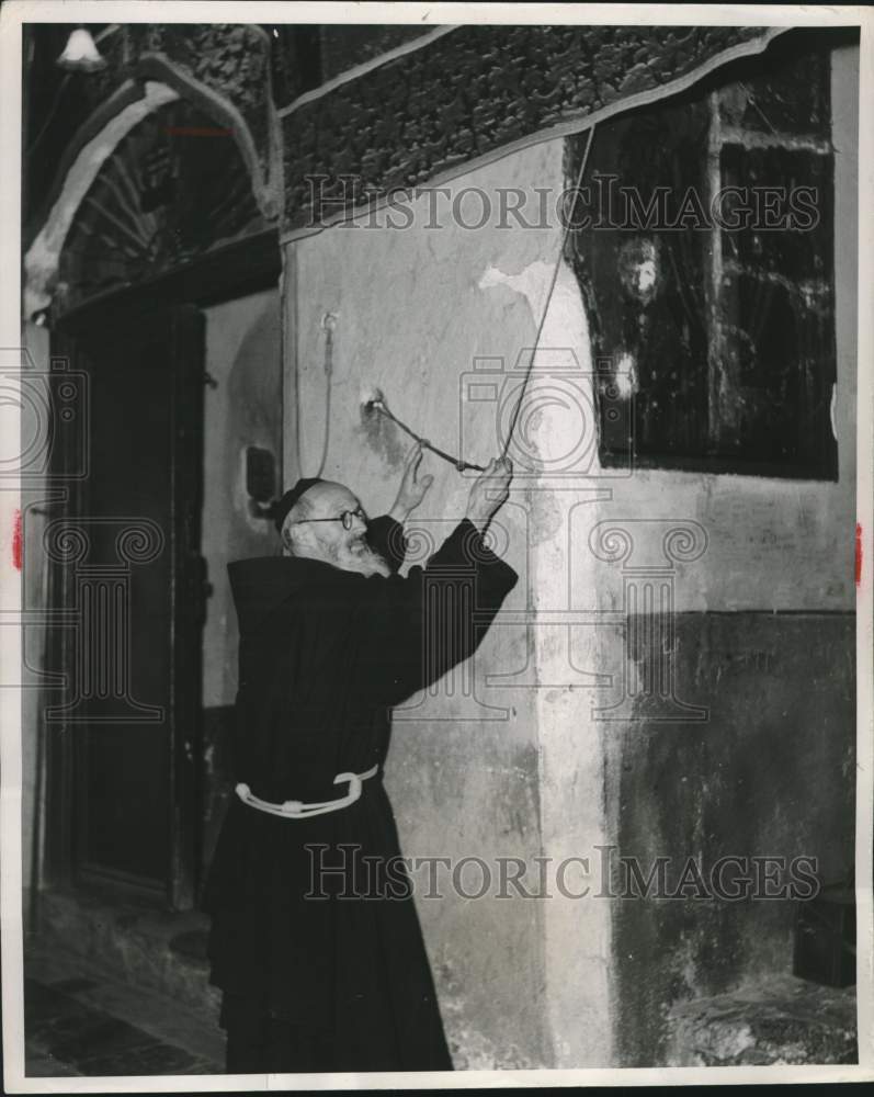 1955 Press Photo Franciscan Monk Rings Bell Summoning Worshippers on Easter - Historic Images