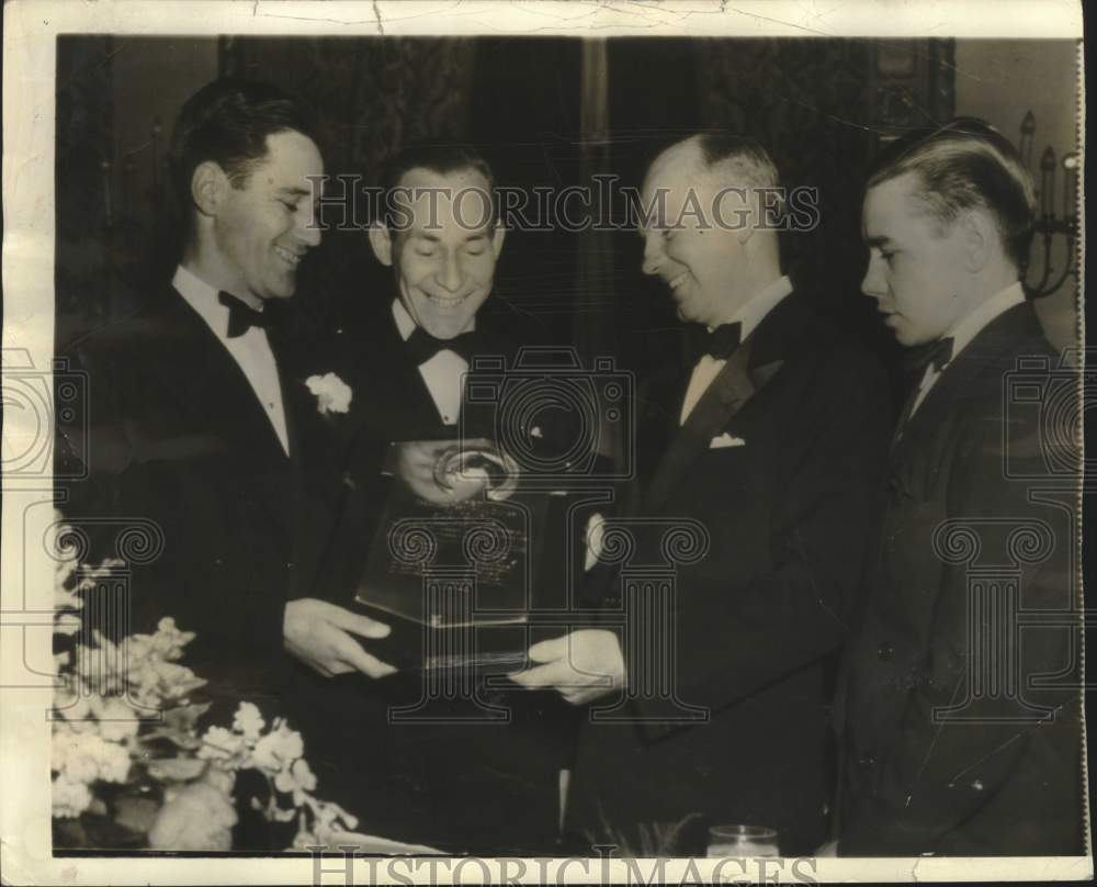 1941 Earle Sande was awarded by Jockeys&#39; Guild members in Baltimore - Historic Images