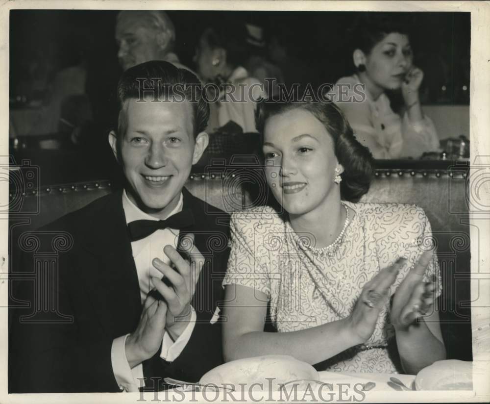 1948 Press Photo David O&#39;Connor and wife Gwenn at Hollywood&#39;s Florentine Garden - Historic Images