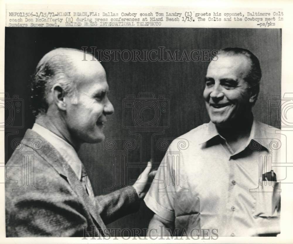 1971 Press Photo Coaches Tom Landry and Don McCafferty during Press Conference- Historic Images