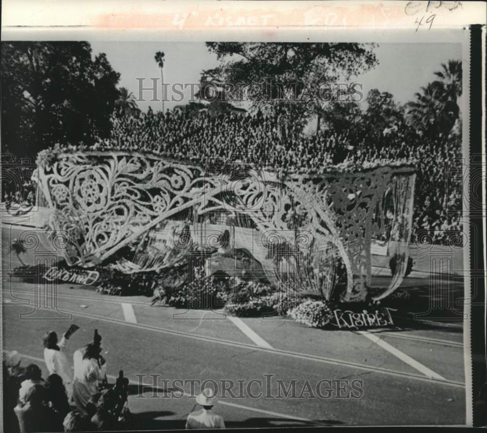 1973 Press Photo Kismer Float entered in Tournament of Roses Parade in Pasadena - Historic Images