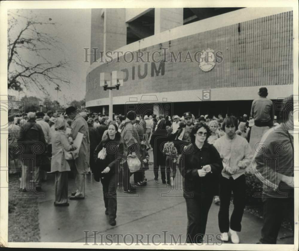 1983 Press Photo Baseball crowds wait at the Al Lang Field Stadium - Historic Images