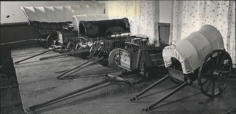 1973 Press Photo Covered Wagons - Historic Images