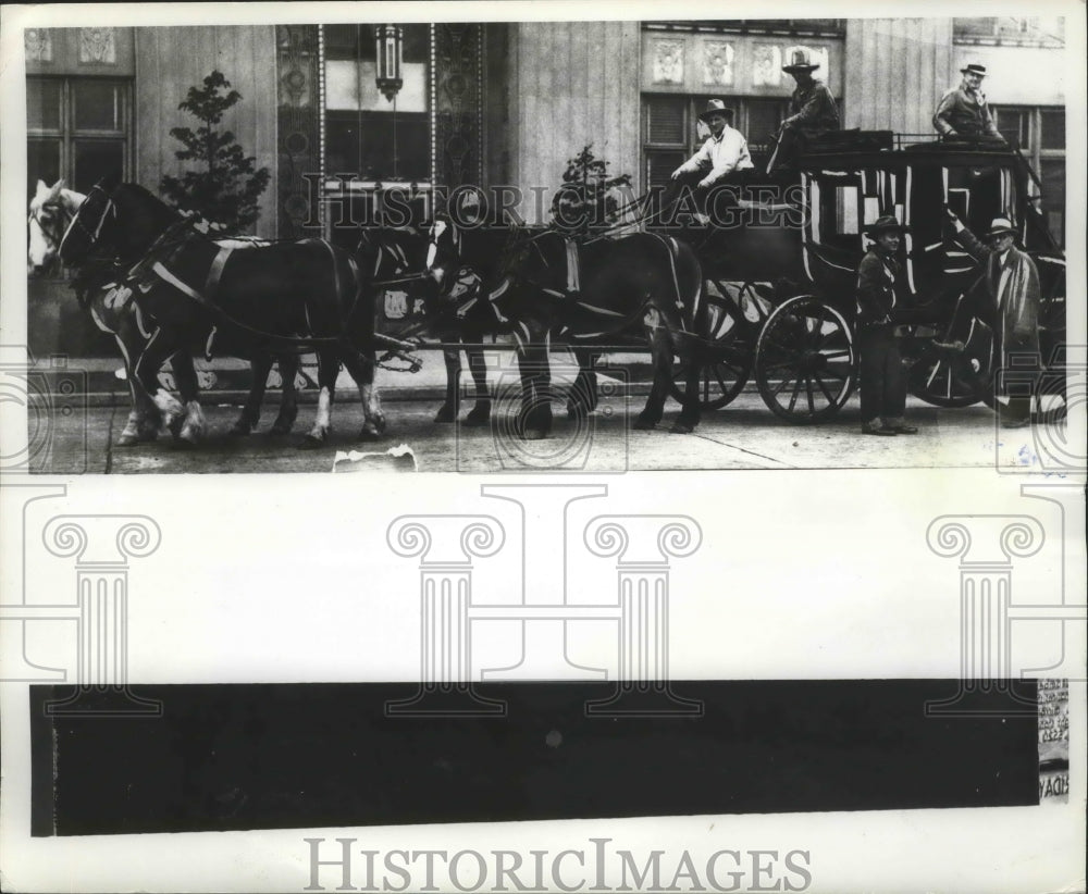 1933 Press Photo Travel and Transport Exhibition Coach, Seattle, Washington - Historic Images