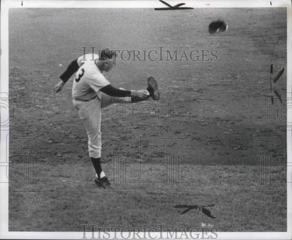 1967 Press Photo Manager Cal Ermer of Minnesota - fux00055-Historic Images