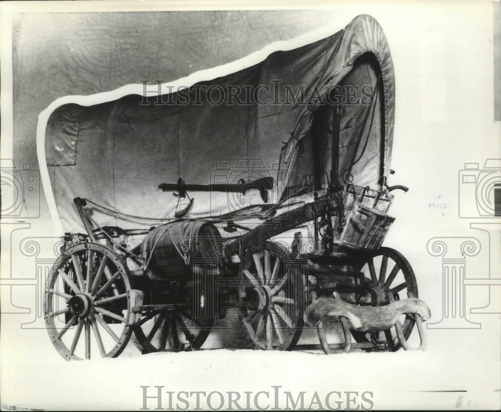 1955 Press Photo Covered Wagon - Historic Images