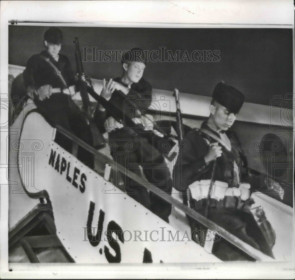 1956 Three Colombian Militiamen Arrive by Plane to Join the U.N. - Historic Images
