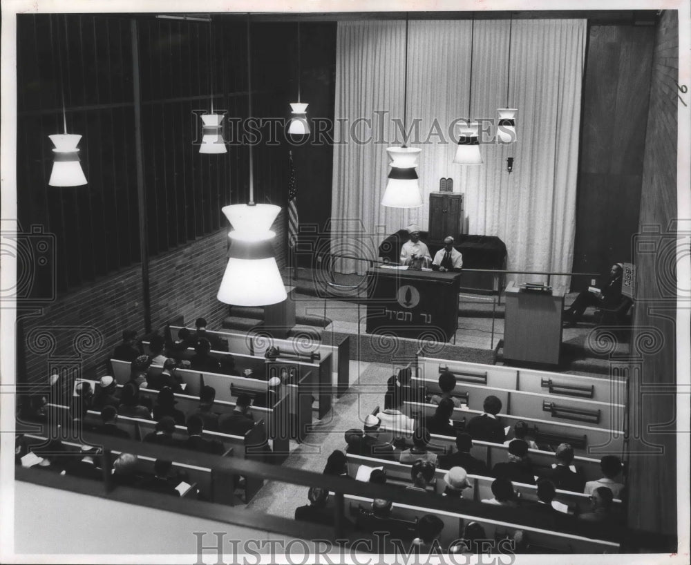 1966 Press Photo Members of East Side Conservative Congregation Assembled - Historic Images