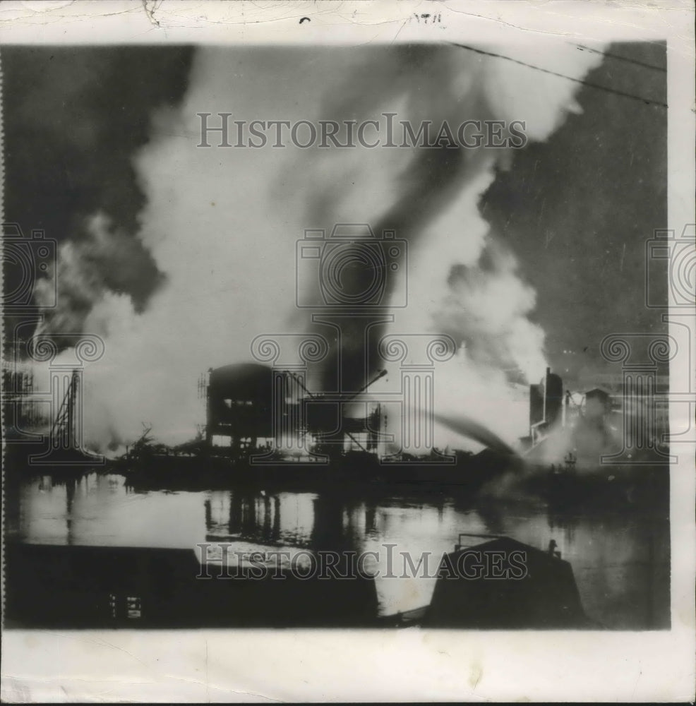 1950 Press Photo Tacoma, Washington Western Boat Building Iron Works Plant Fire - Historic Images