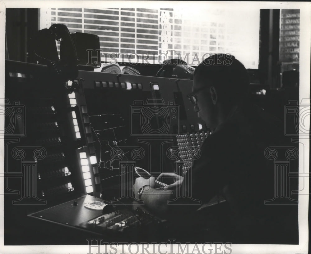 1966 Press Photo Highly Trained Director Watches Scope that Protrays WA Area - Historic Images