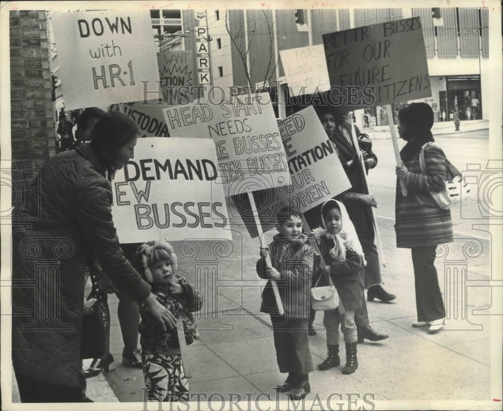 1972 Some 15 Mothers Demonstrate Outside Department of Health Office - Historic Images