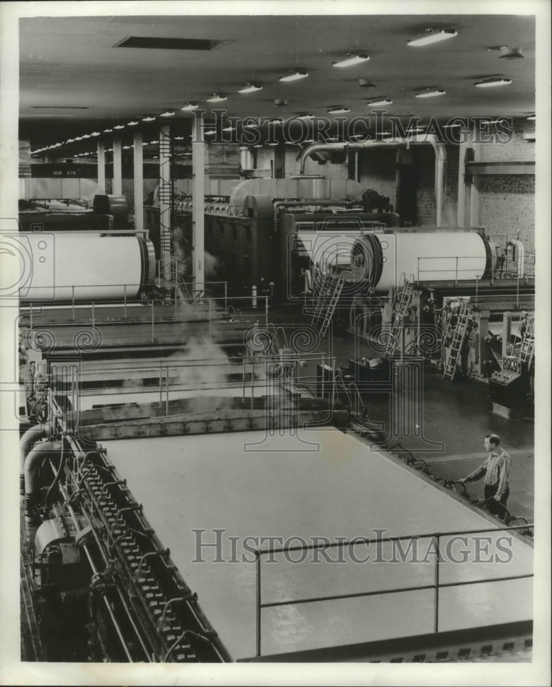 1966 Press Photo Unknown Man in Manufacturing Plant - fux00714-Historic Images