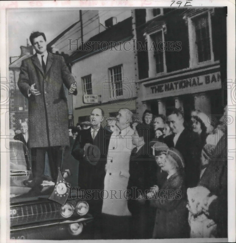 1962 Press Photo Edward Kennedy Stood in His Sock Feet as He Delivered Speech- Historic Images