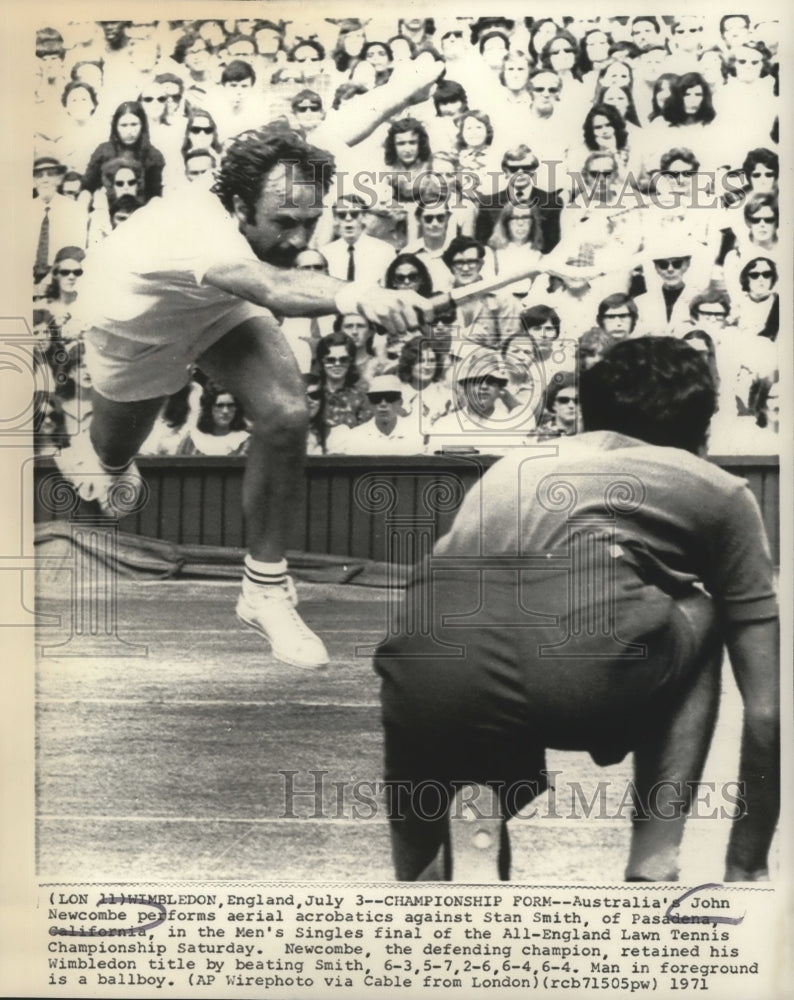 1971 Press Photo John Newcombe Performs Aerial Against Stan Smith in Men's Final-Historic Images