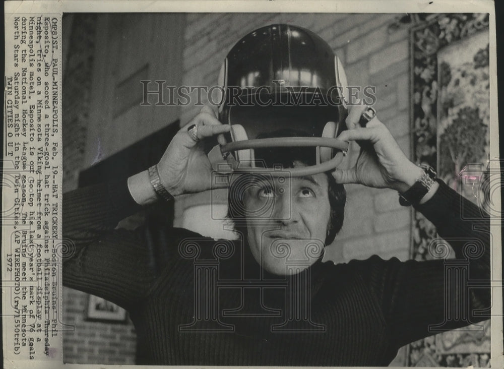 1972 Press Photo Phil Esposito Tries on Minnesota Viking Helmet From Display - Historic Images