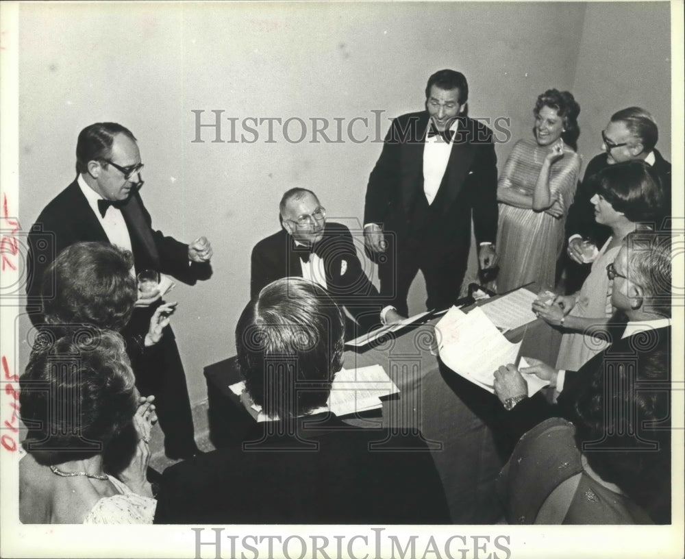 1975 Press Photo Music performed at Houston Public Library, Julia Ideson Branch - Historic Images