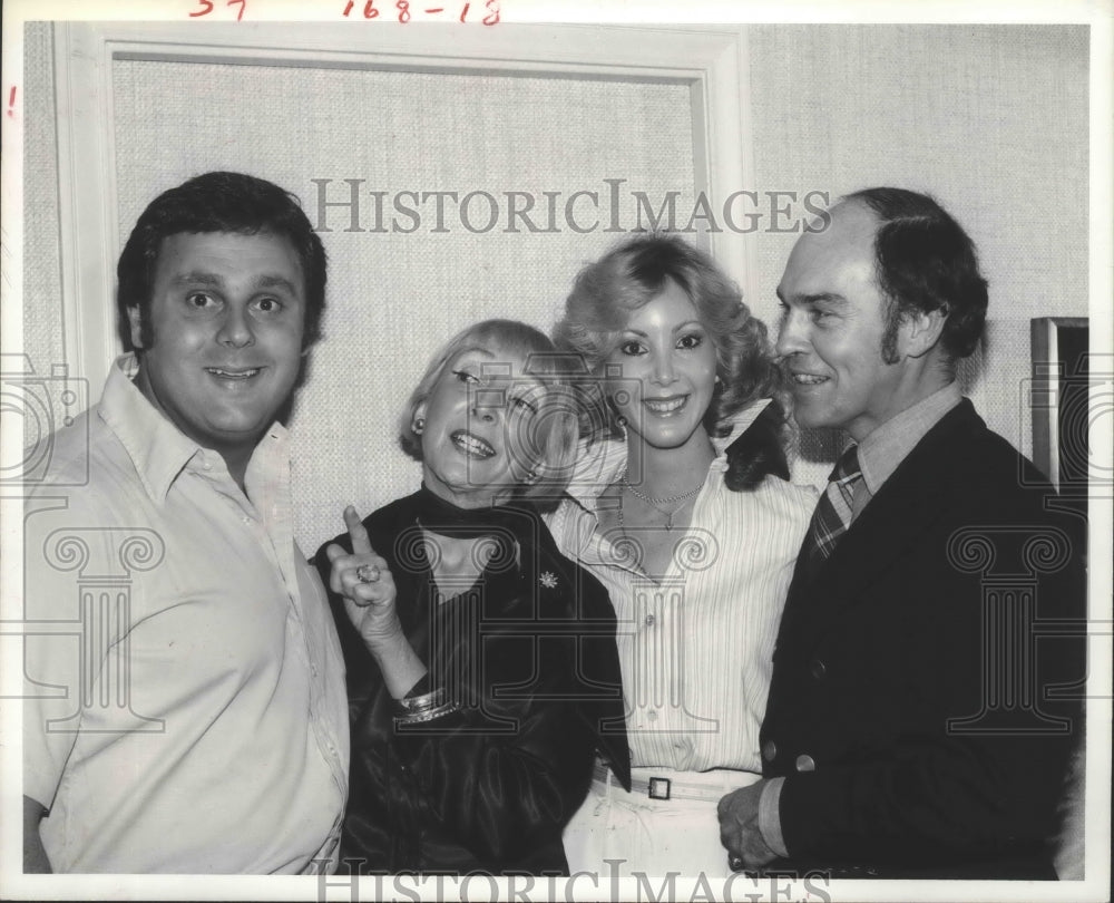 1978 Press Photo Tony Vallone, Houston Restaurant owner with wife and friends - Historic Images