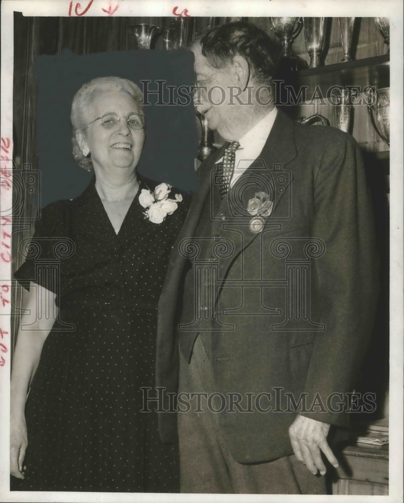 1955 Press Photo Mrs. Forest W. McNeir, wife of Houston Building contractor - Historic Images