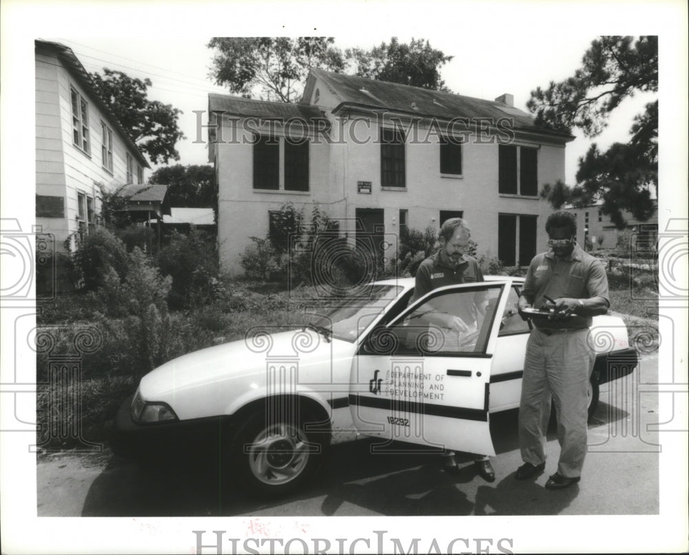 1991 Press Photo Tom Skelton and B.J. Thompson, Neighborhood security, Houston - Historic Images