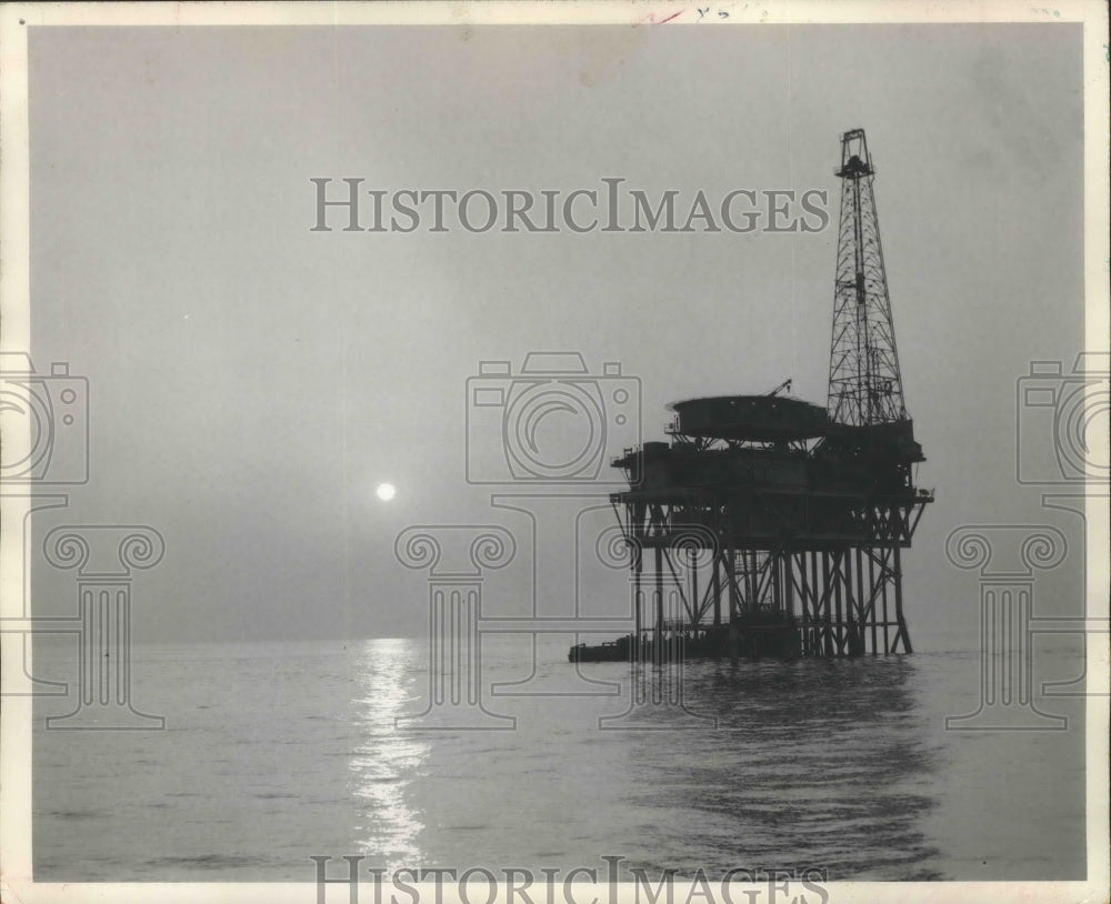 1972 Press Photo Humble Oil & Refining Co.'s (Exxon Co.) Largest platform - Historic Images