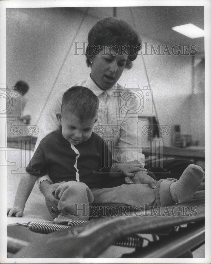 1969 Press Photo Worker with child, Lighthouse Center for Blind Children - Historic Images