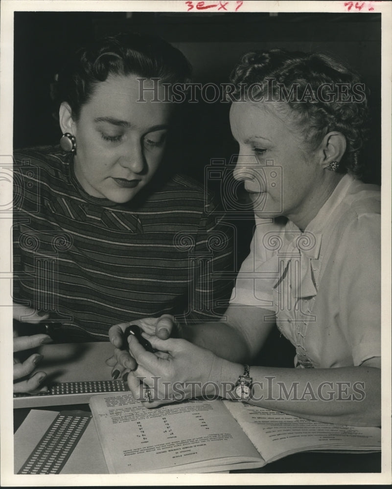 1958 Press Photo Teaching braille at the Lighthouse for the Blind, Houston - Historic Images