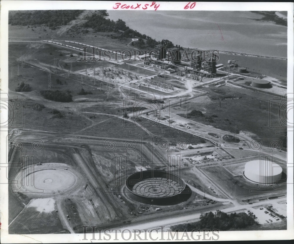 1975 Press Photo Houston Lighting and Power, Co., Storage Tanks - hca03468 - Historic Images