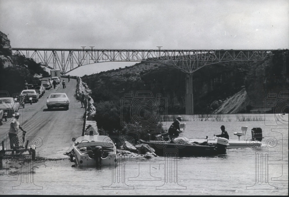 1973 Press Photo Amistad Recreational Area boat launch, Highway 90 bridge - Historic Images