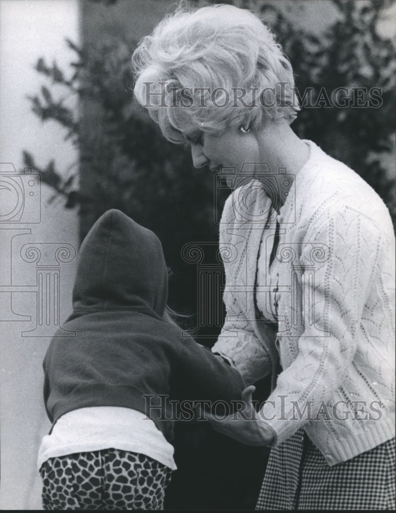 1969 Press Photo Student and Teacher at Lighthouse for the blind - hca04090 - Historic Images