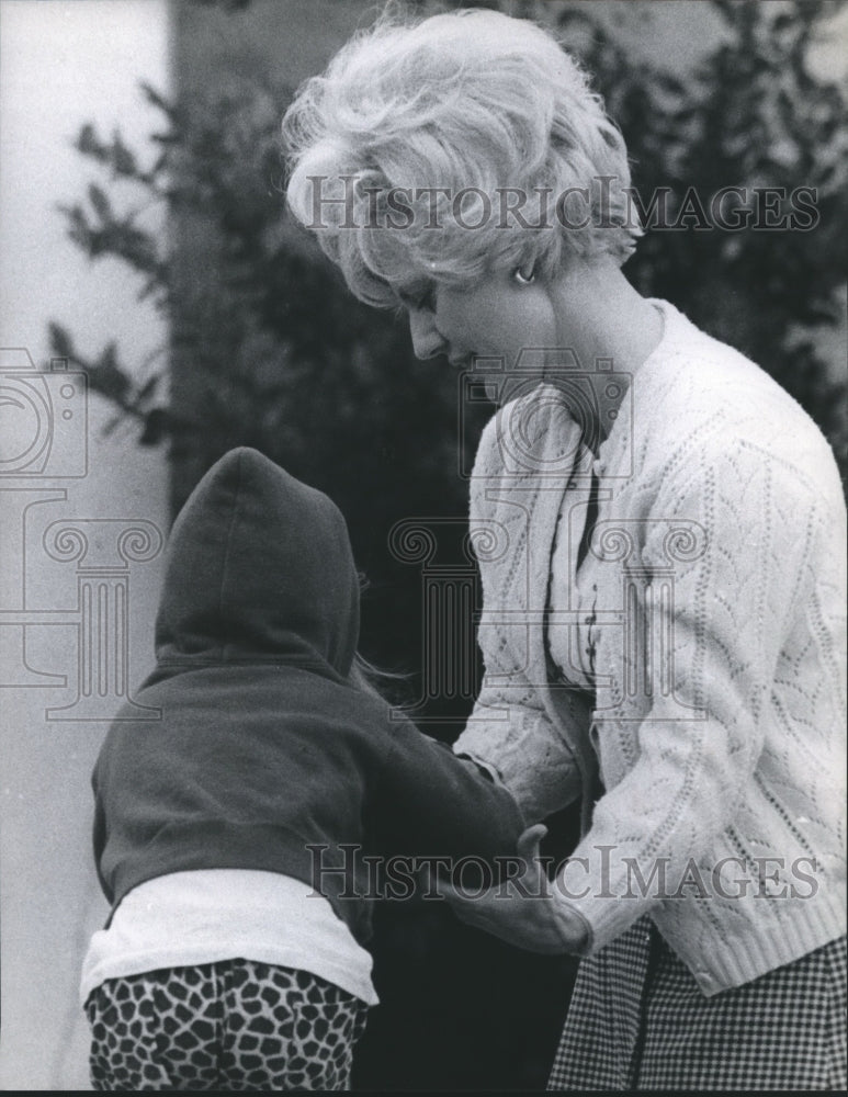 1969 Press Photo Student and Teacher at Lighthouse for the blind - hca04090 - Historic Images