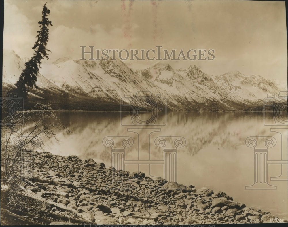 1930 Press Photo Alaska, Sheer beauty, The Florence Range and Lake Tagish. - Historic Images