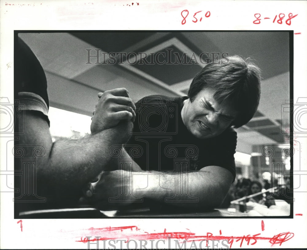 1979 Press Photo Bart Fink in Miler High-Life-Houston Wristwrestling contest - Historic Images