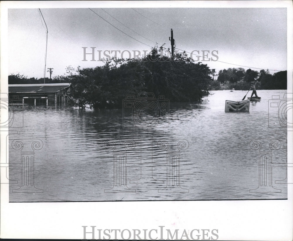 Press Photo Hurricane Beulah, Refugio, Streets Flooded - hca04568-Historic Images