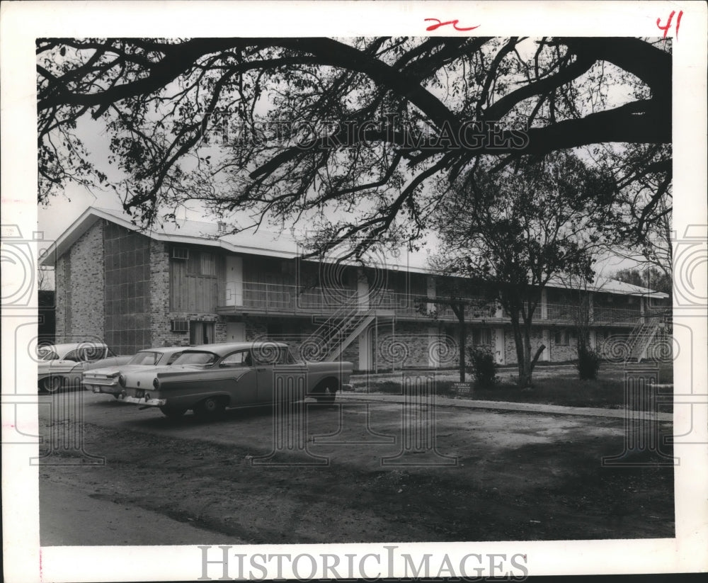 1963 Press Photo Alvin 14-unit Statewide apartment building, Alvin, Texas - Historic Images