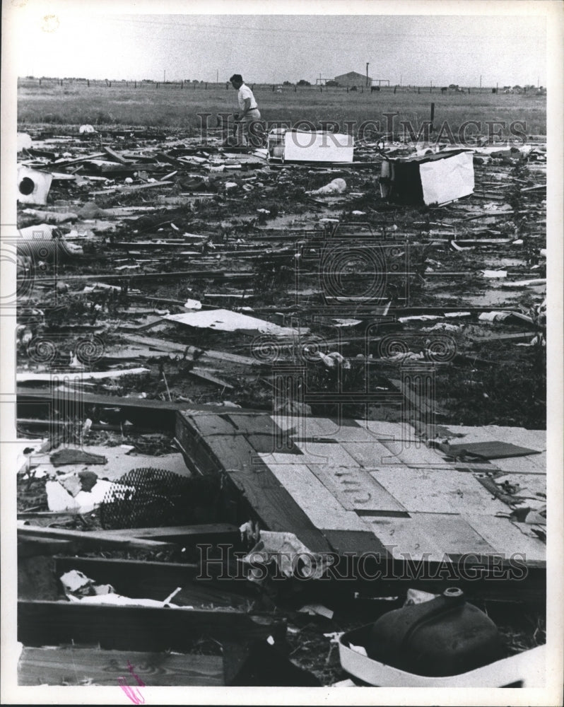 1967 Press Photo Damaged caused by Hurricane Beulah - Historic Images