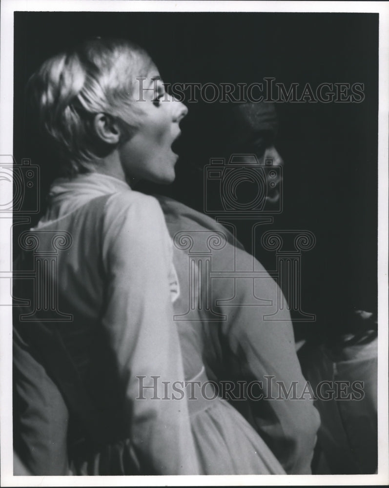 1969 Press Photo Lady sings at America Sings - Historic Images