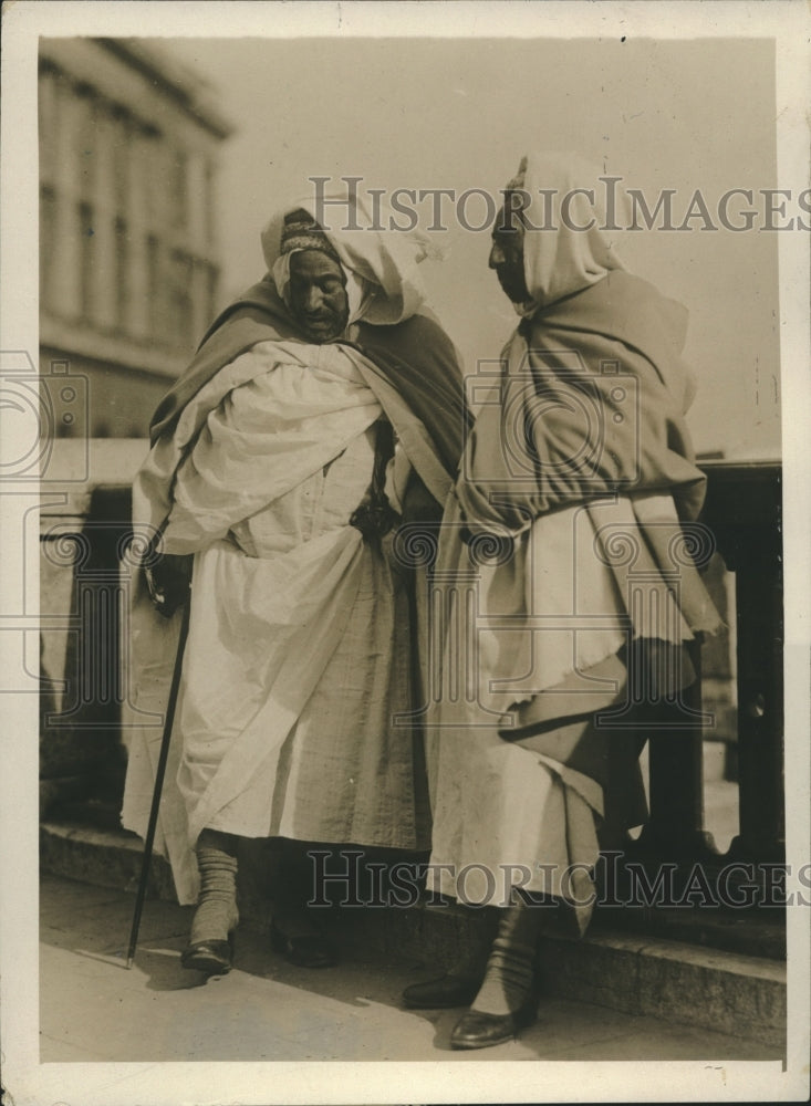 1935 Press Photo Two Native residents of Algiers all togged out. - hca05404 - Historic Images