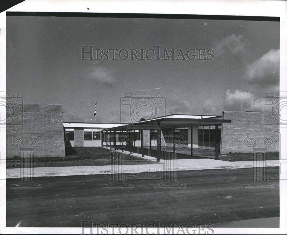 1967 Press Photo Entrance to Colonial Hills Schools, Aldine, Texas - hca05863 - Historic Images