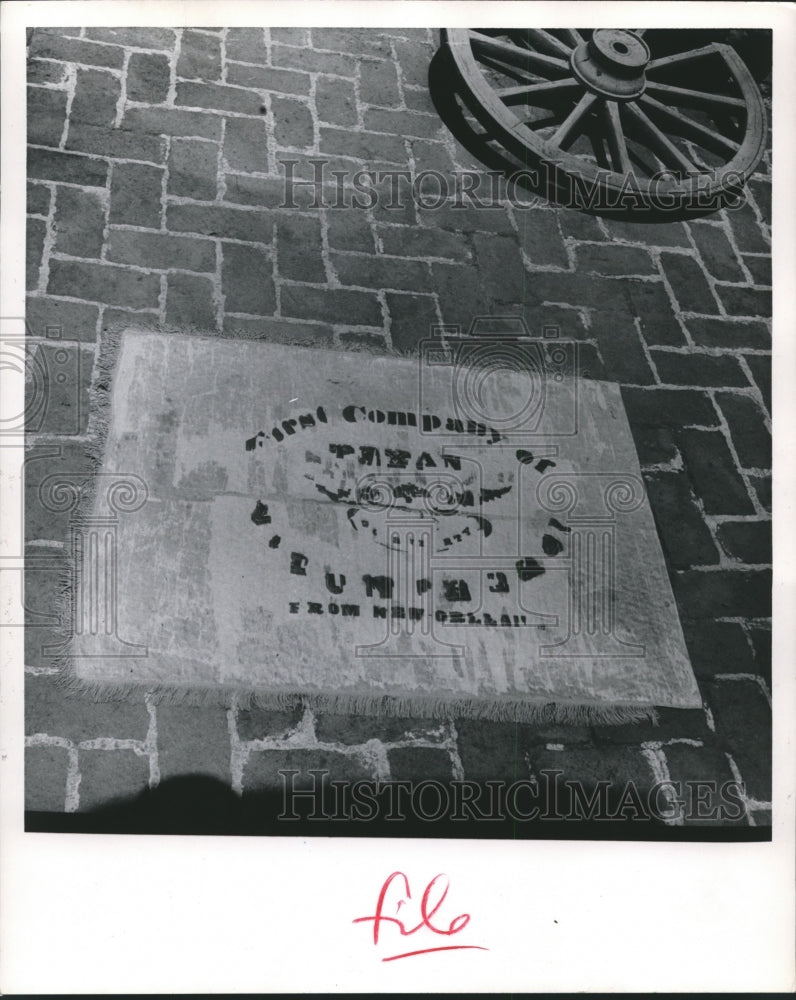 1965 Press Photo Plaque at Alamo Missions, San Antonio Texas - hca06513 - Historic Images