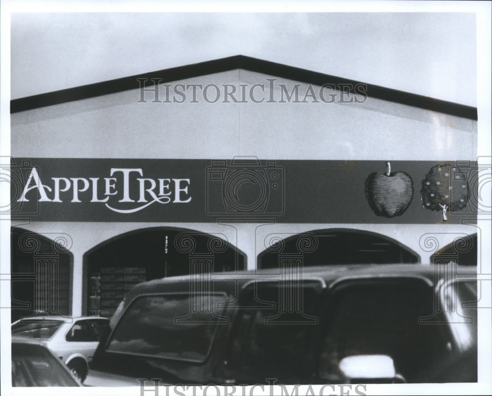 1989 Press Photo View of AppleTree Stores - hca07230 - Historic Images