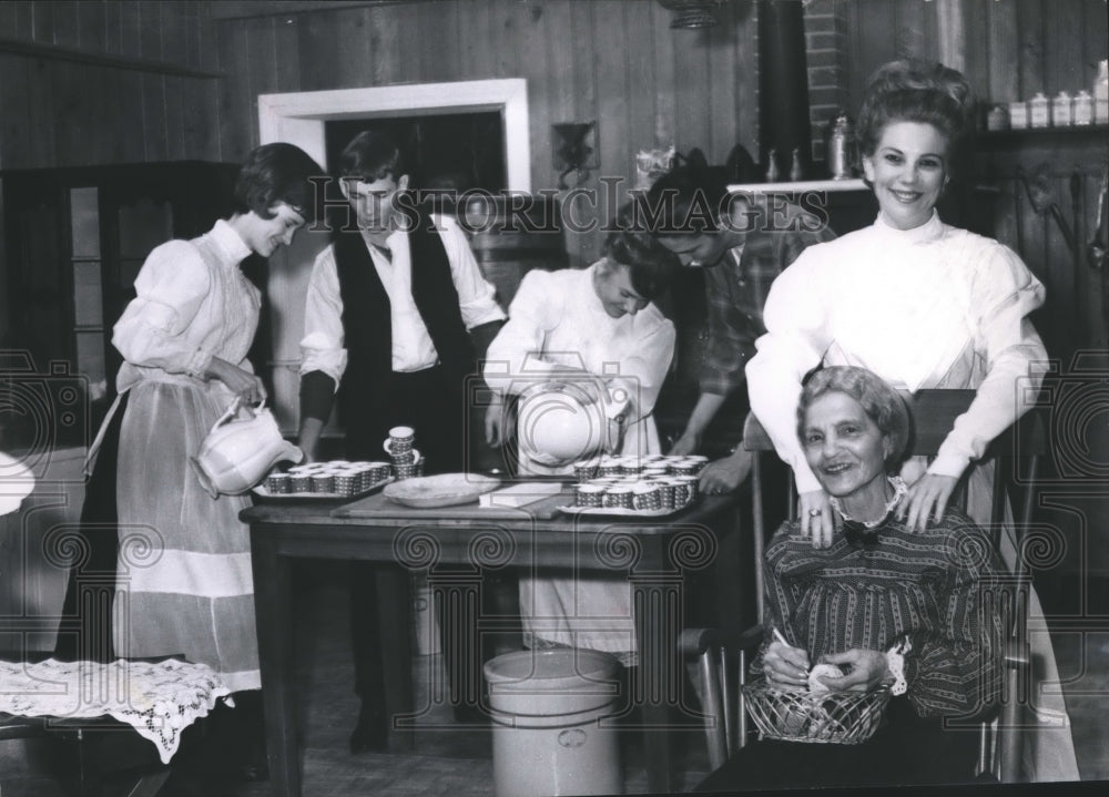 1968 Press Photo Bank of the Southwest&#39;s Christmas Kitchen in Houston - Historic Images