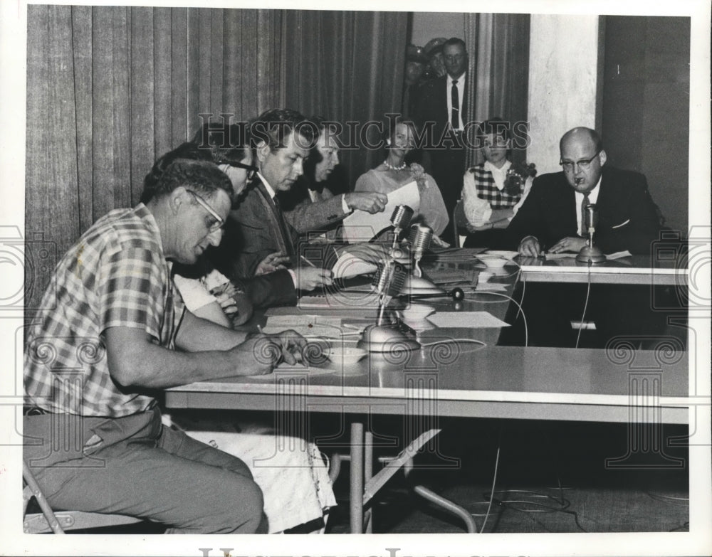 1959 Press Photo Business meeting - hca07472 - Historic Images