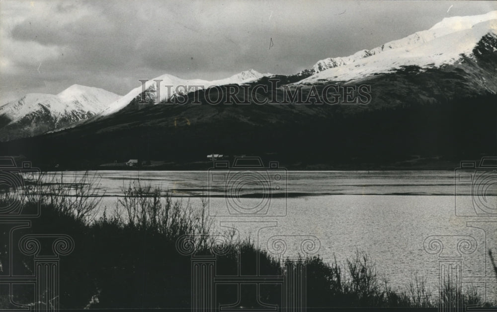 1976 Press Photo Mountains and lake view of Alaska - hca07482 - Historic Images