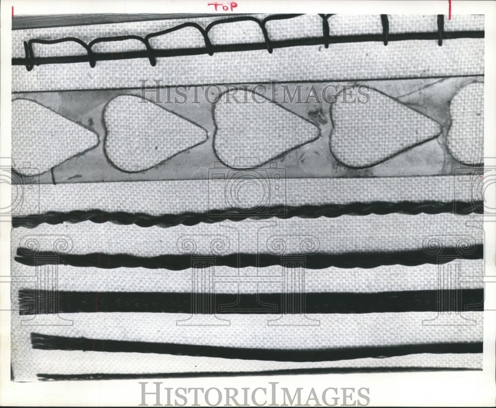 1972 Press Photo Examples of Ornamental Barbless "Barbed Wire" - hca07868 - Historic Images