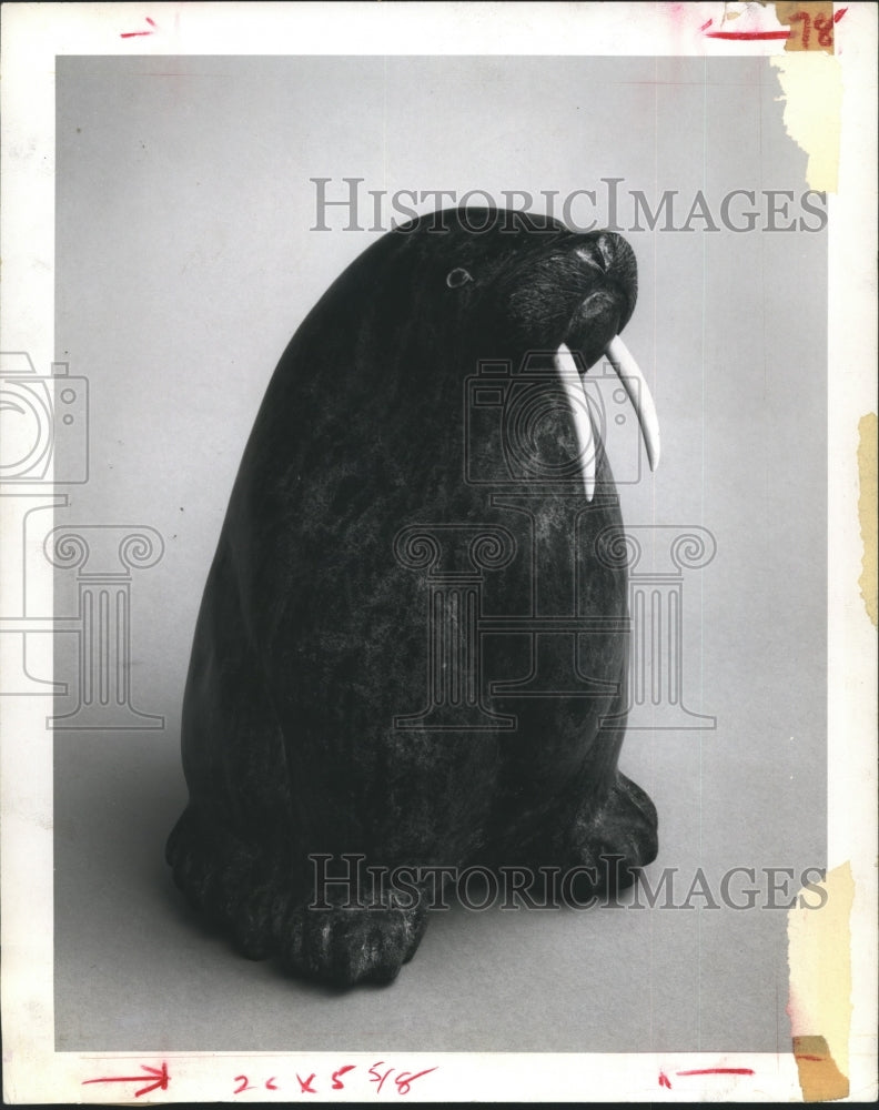 1969 Press Photo Eskimo Art, Soapstone Walrus made by Kaka in MFA show - Historic Images