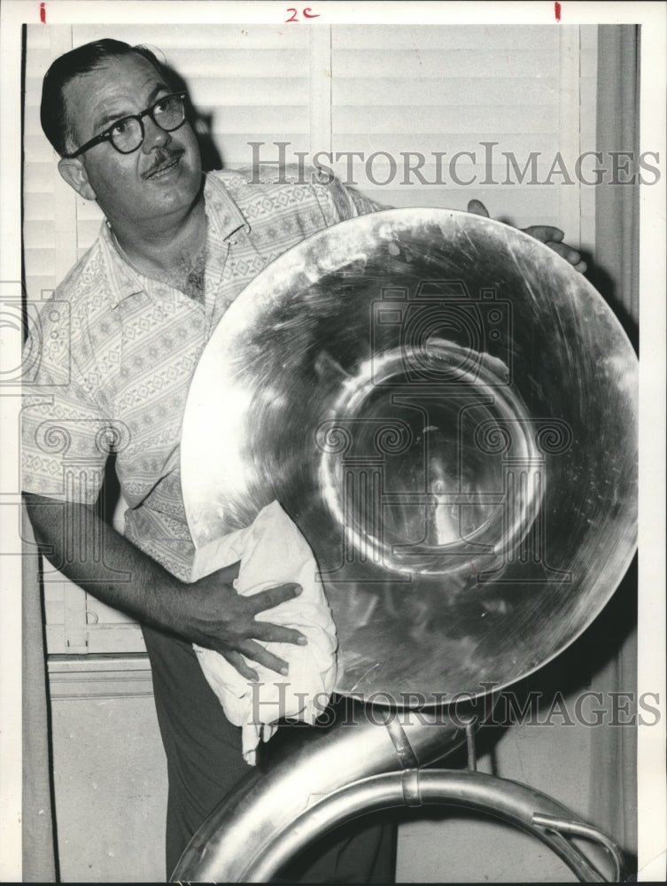 1958 Press Photo Leonard Manno Polishes Tuba, Municipal Band Concerts, Houston - Historic Images